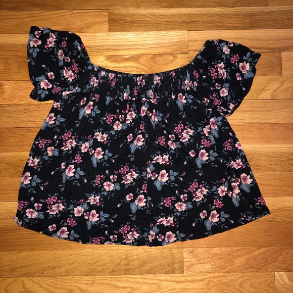 American Eagle Off the Shoulder Top - Picture 2 of 3